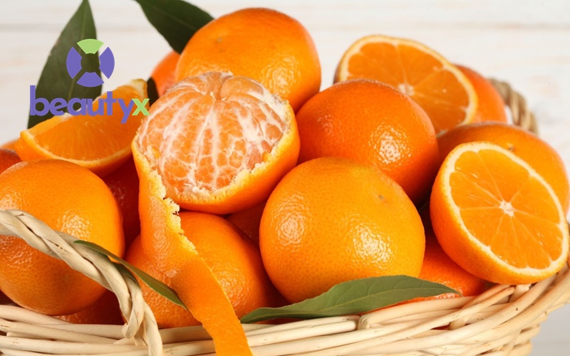 Cam giàu vitamin C giúp làm loạt bỏ các vết thâm trên da