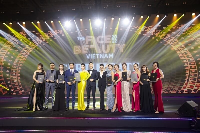 Hội doanh nhân làm đẹp nhận giải thưởng tại the face beauty 2022