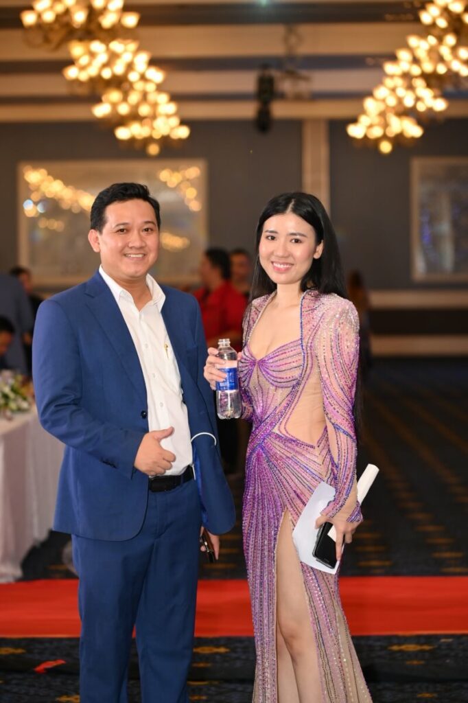 Ông Nguyễn Ngọc Huy (Phó Chủ tịch Liên minh Làm đẹp Việt Nam VBBC) và bà Amanda Nguyễn Ngọc - Chủ tịch Global Dese Holdings